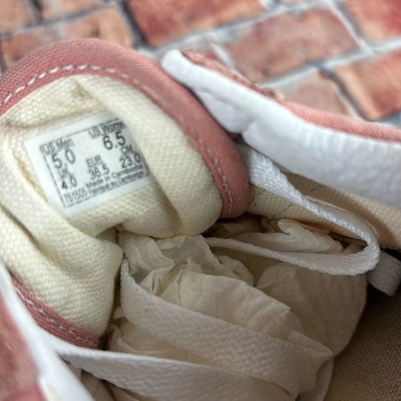 VANS CLASSIC WARD LOWTOPS, WOMANS SIZE 6.5 GUC - Picture 10 of 11